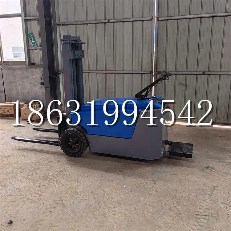 鸡东县全电动叉车插腿式堆高车液压装卸车1.5吨升高小型站驾式铲车